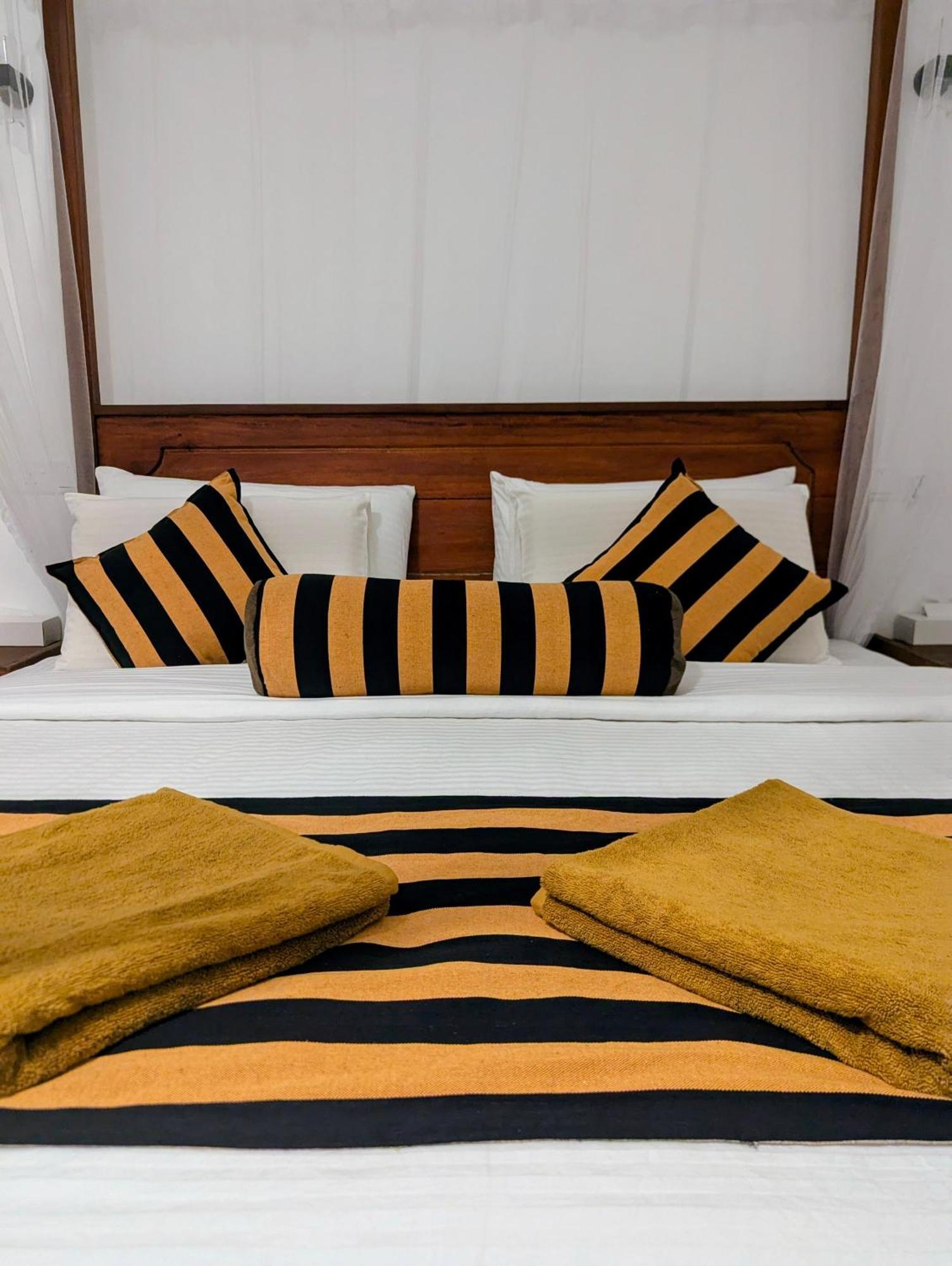 Rich Grove Inn Ella Luaran gambar