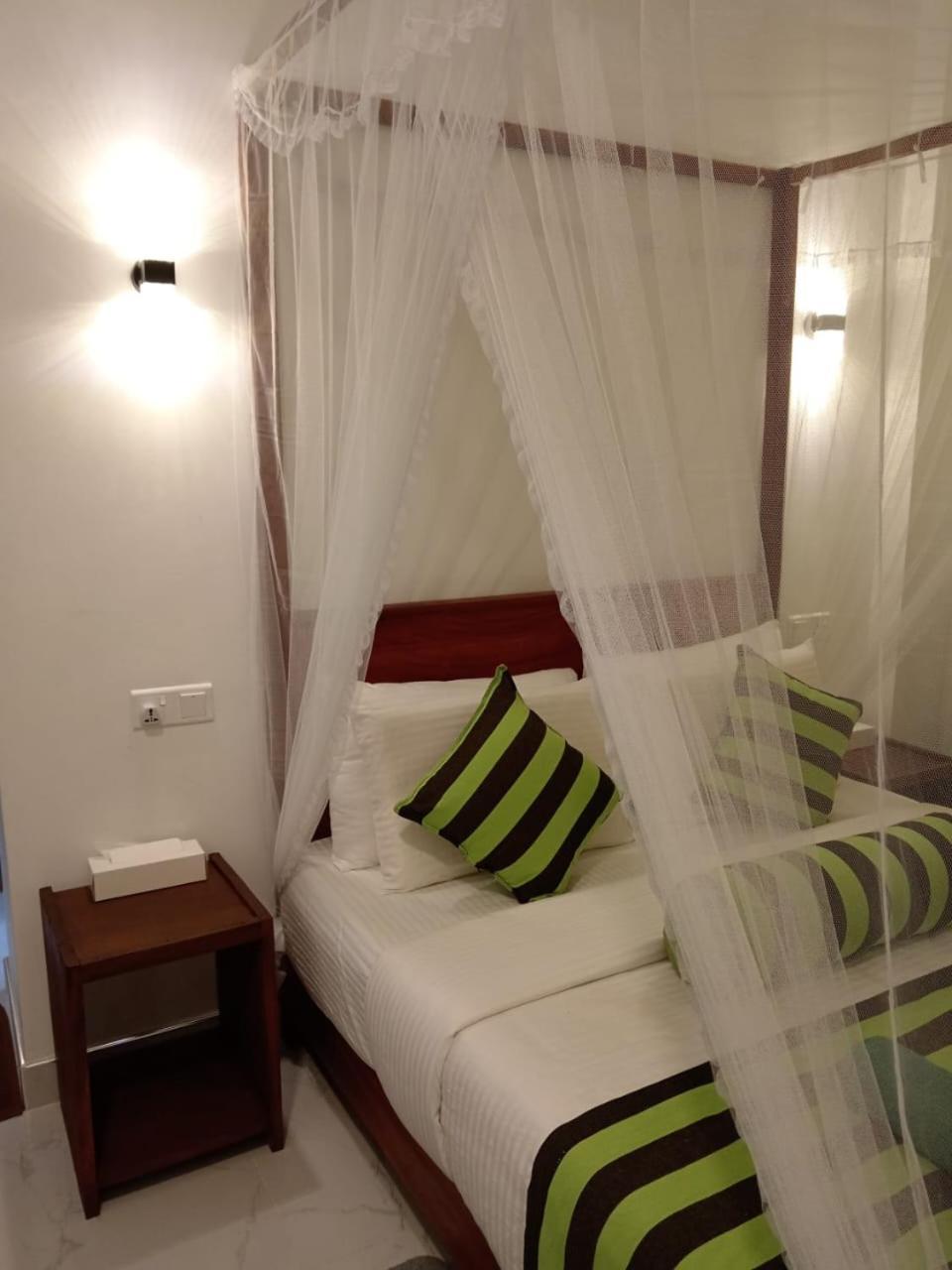 Rich Grove Inn Ella Luaran gambar