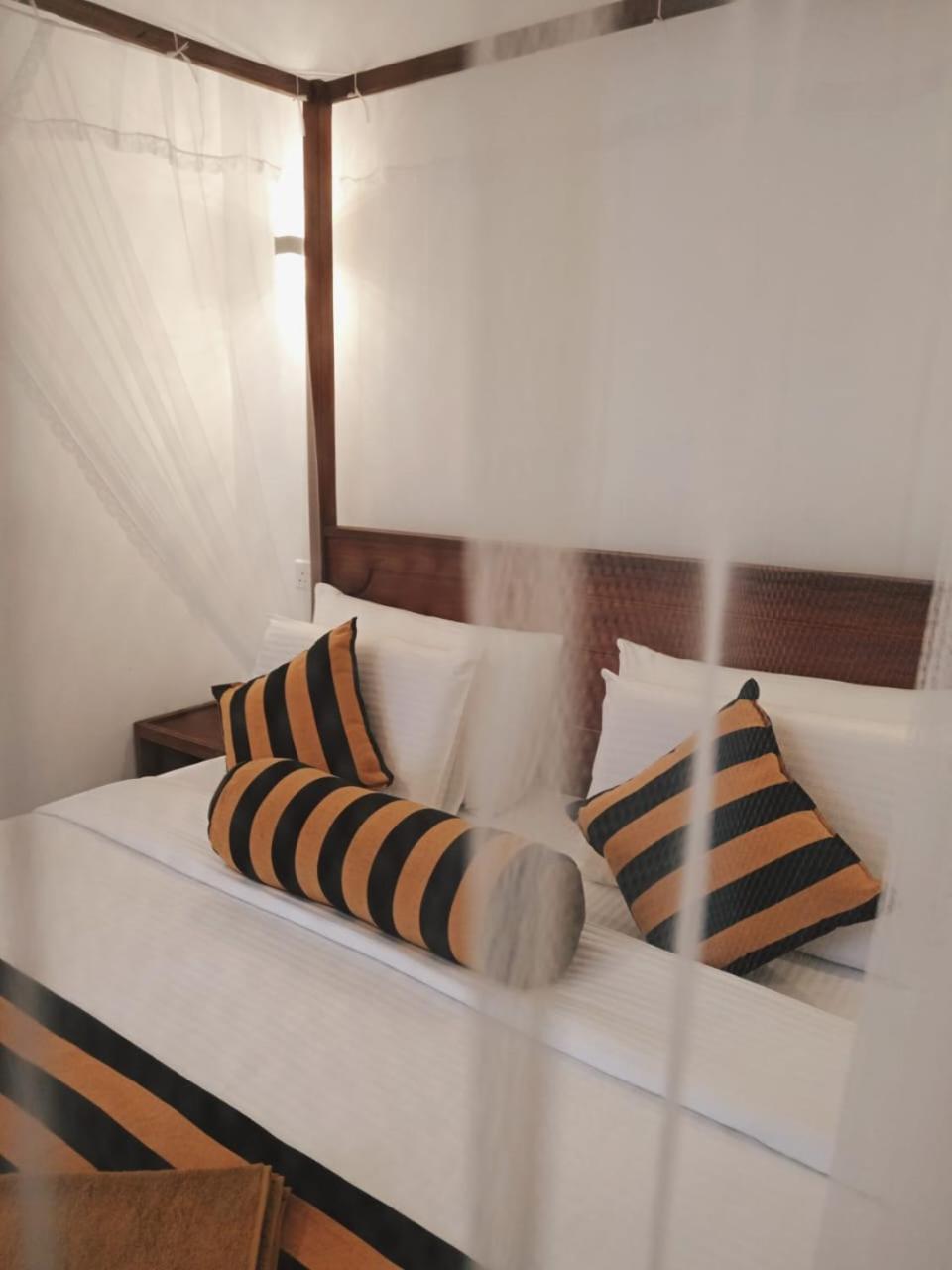 Rich Grove Inn Ella Luaran gambar