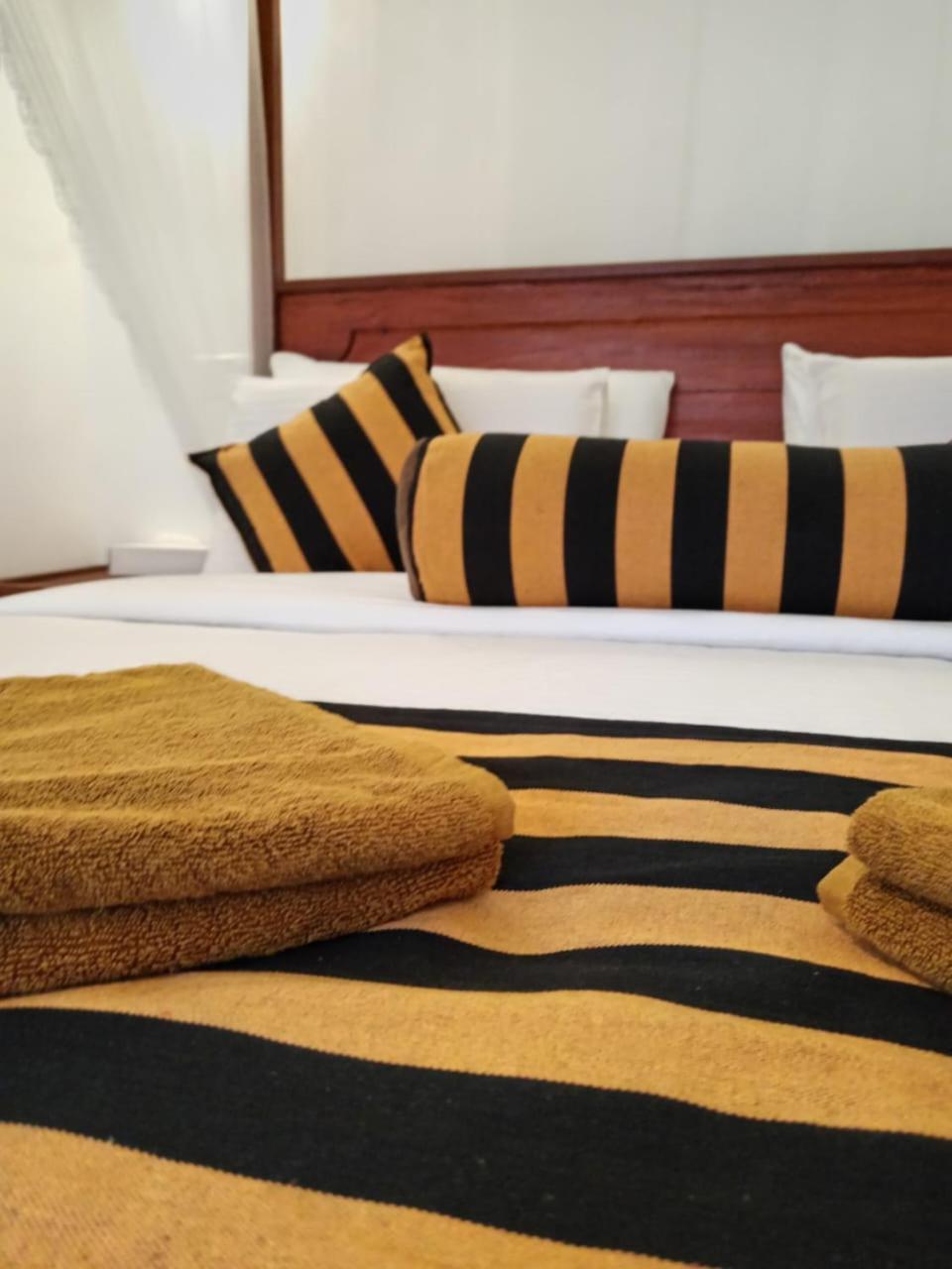 Rich Grove Inn Ella Luaran gambar