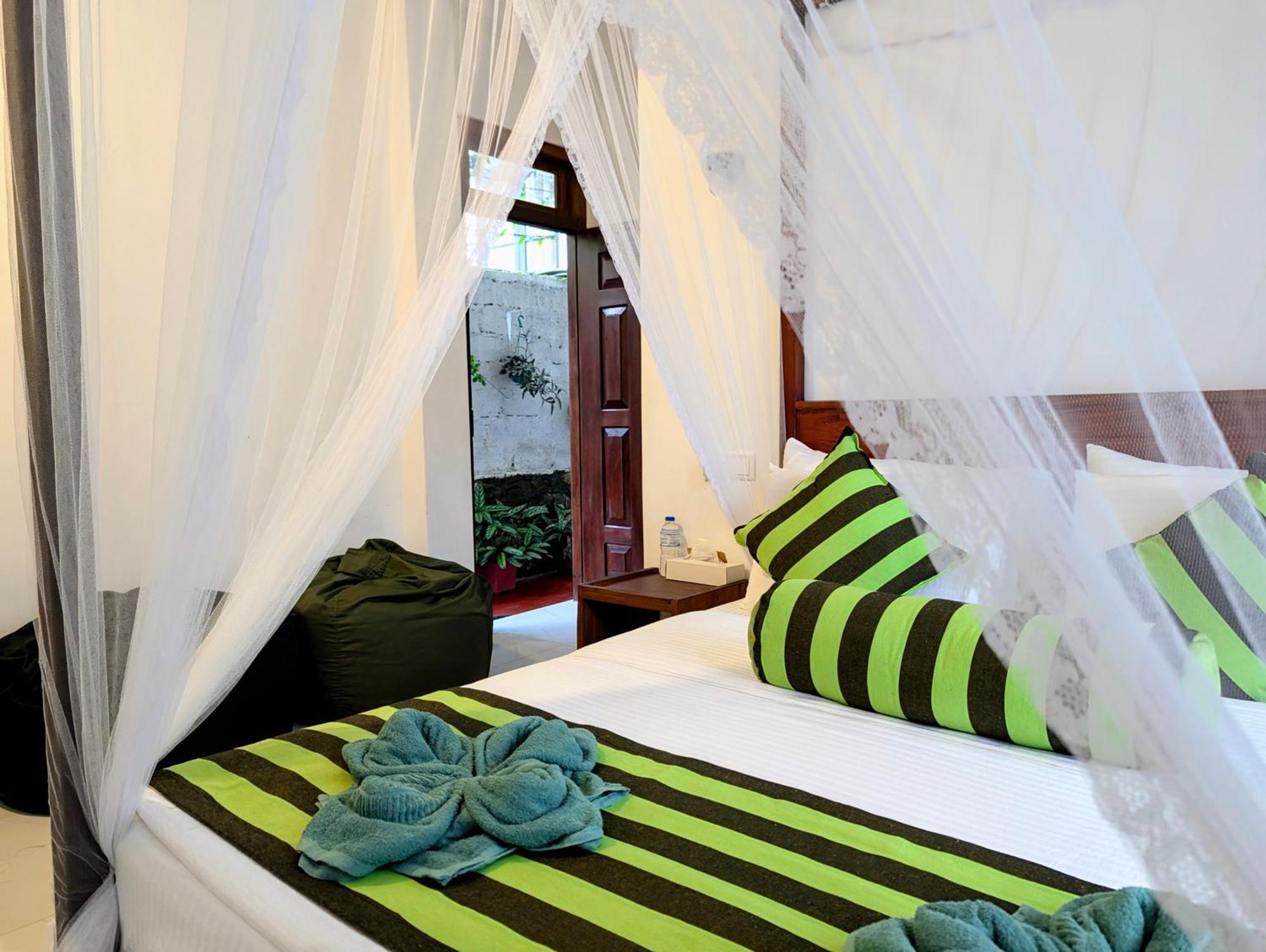 Rich Grove Inn Ella Luaran gambar